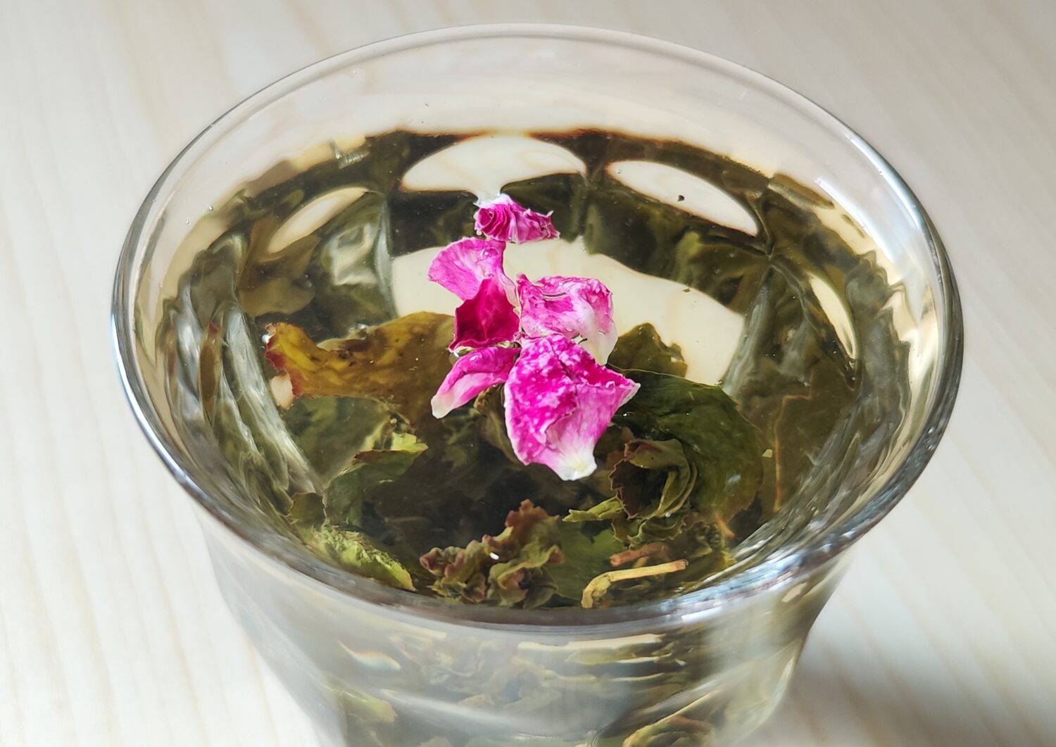 ローズ＋ウーロン茶｜気分の滞りをやわらかくほどくお茶